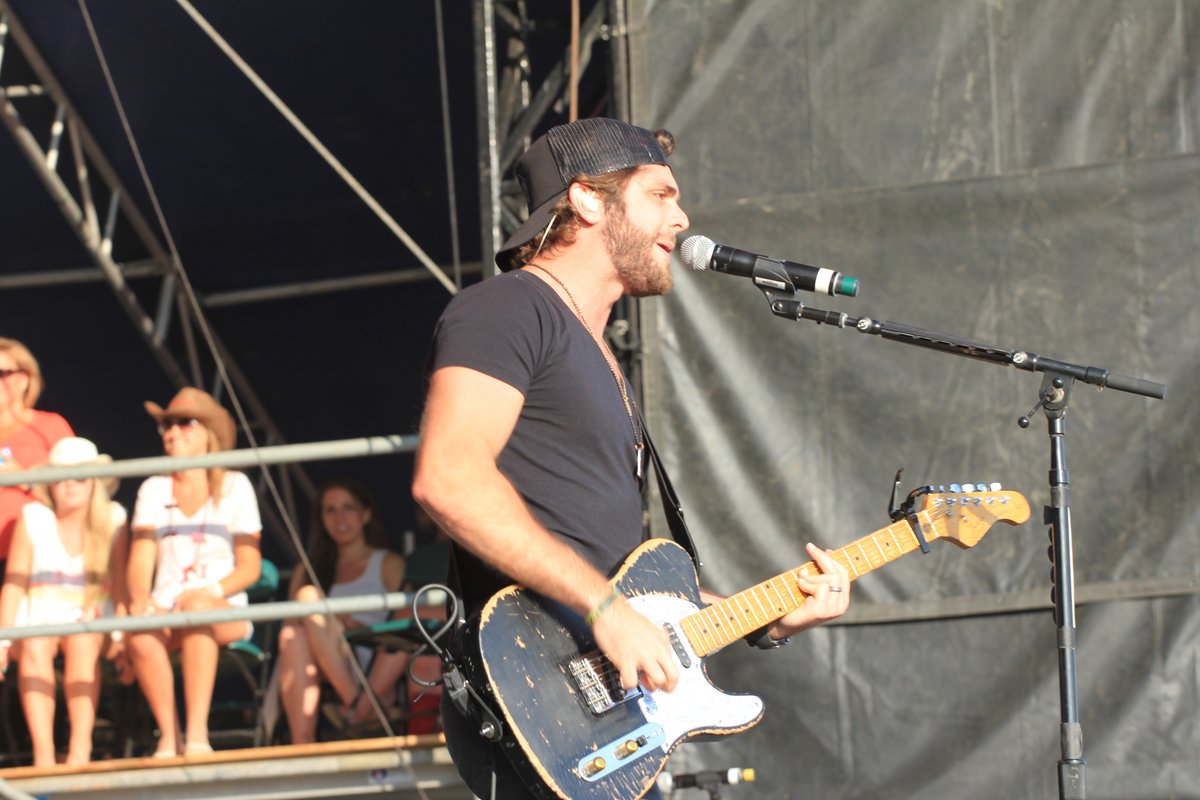 Thomas Rhett Welcomes Fifth Child Brave Elijah Akins - Celebrity Storm